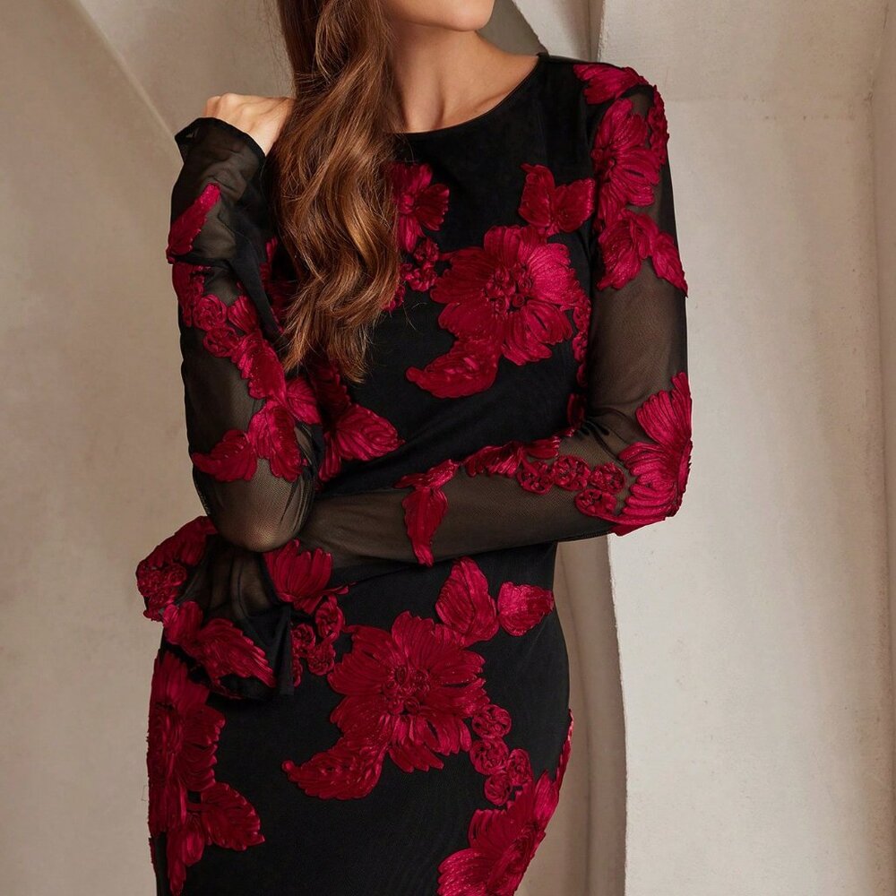 Red Romantic Elegant Women's Floral Embroidered Maxi Dress - Picture 7 of 11